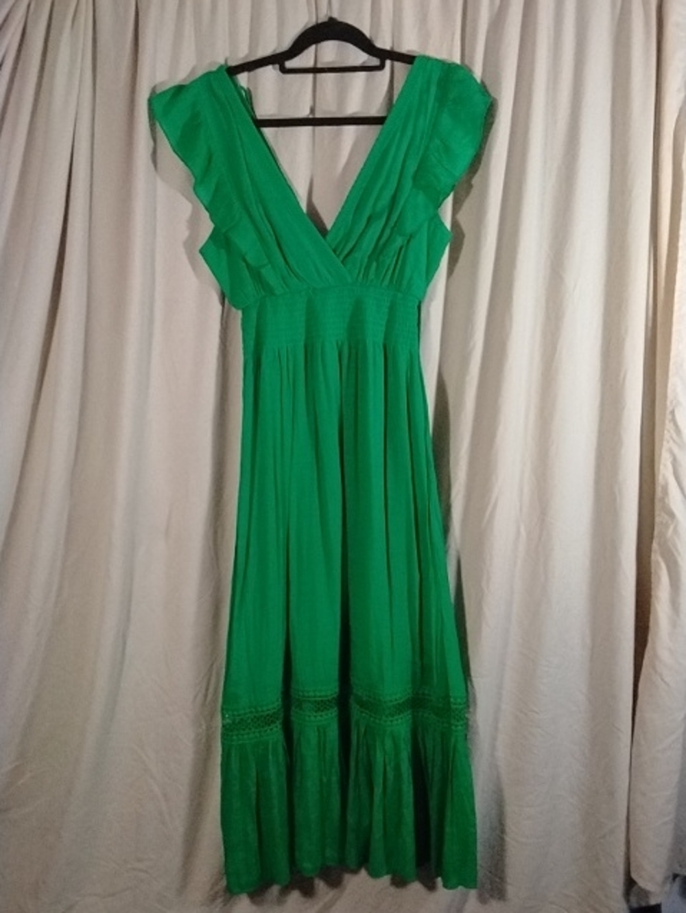 Sleeveless Green V-Neck Maxi Dress with Ruffle Shoulders